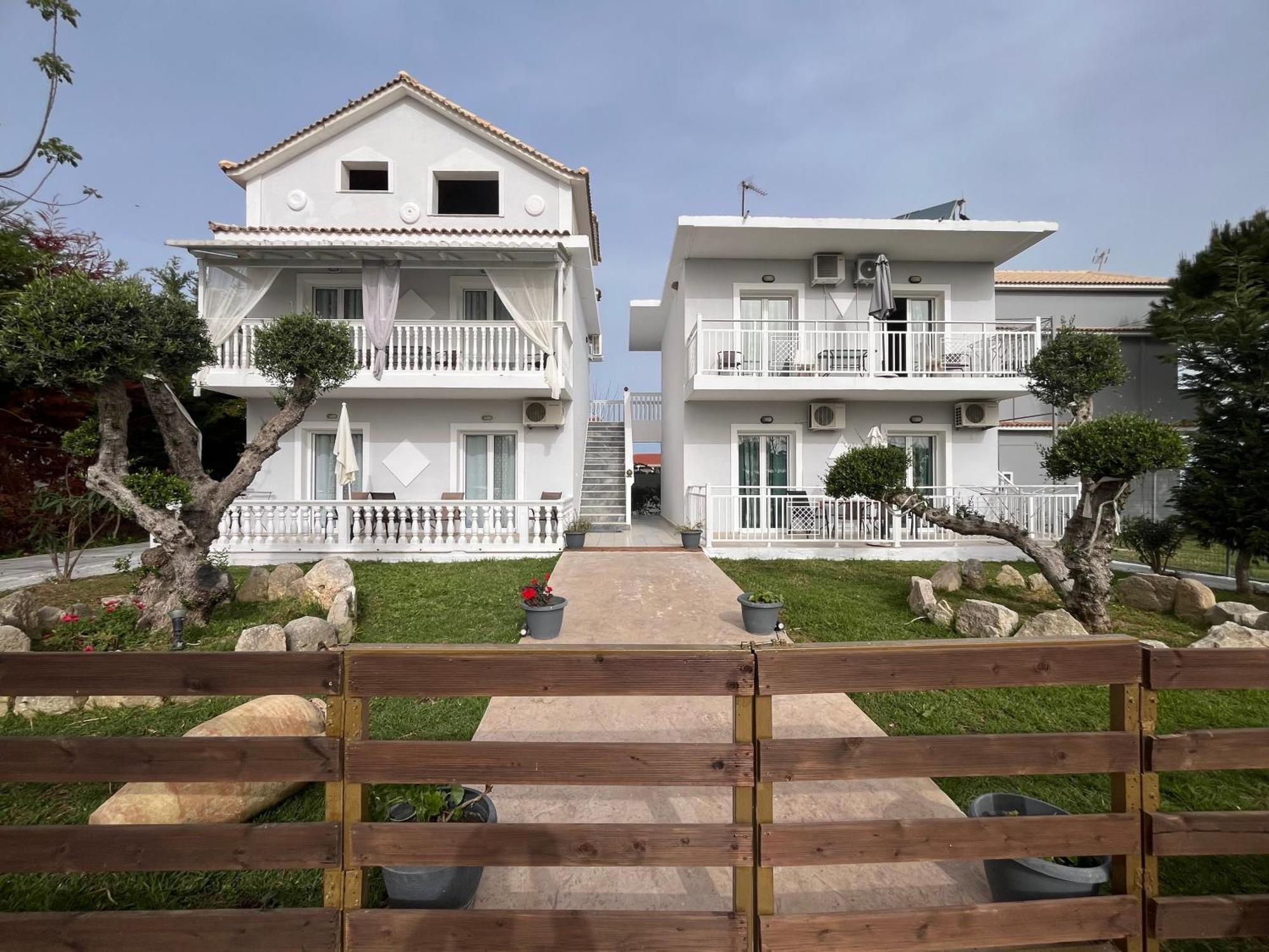 Villa Antonis Deluxe Apartments Amoudi Esterno foto